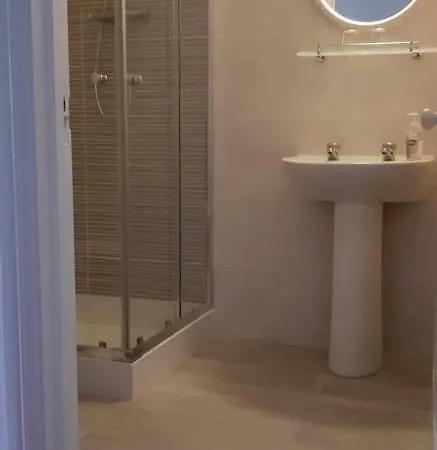 Nephin ベッド・アンド・ブレックファスト 3*